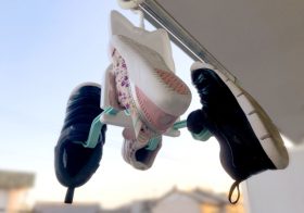 子どもの靴の臭いが気になる親必見！すぐにできるニオイ対策を紹介