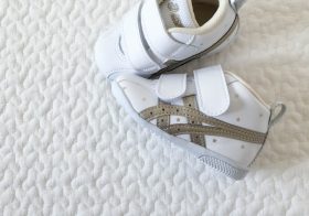 ベビーシューズで歩きにくそう？赤ちゃんの靴選び5つのチェックポイント