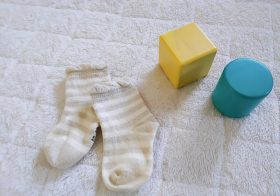 赤ちゃんの靴下はいつから必要？月齢別の着用タイミングと選び方のポイント